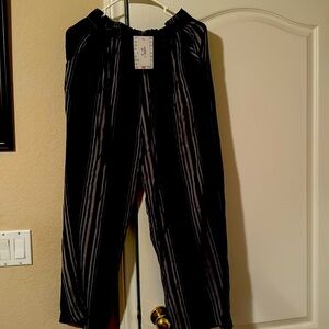 Never worn draw string pants with pockets